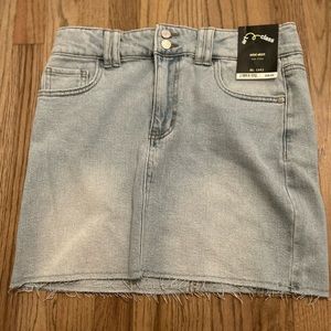 NON WORN Art Class Low Rise Mini Skirt